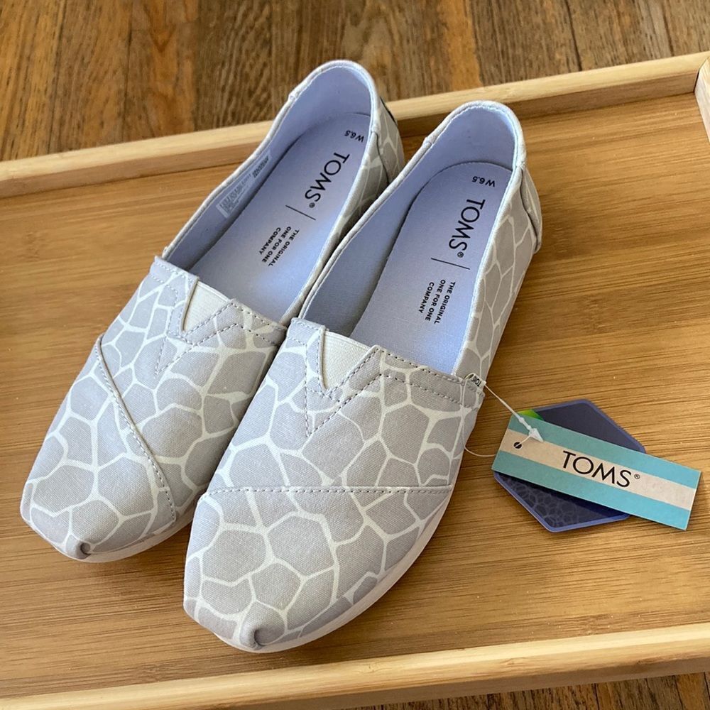 TOMS Women's Slip-On Canvas Shoes in Light Gray Giraffe Print